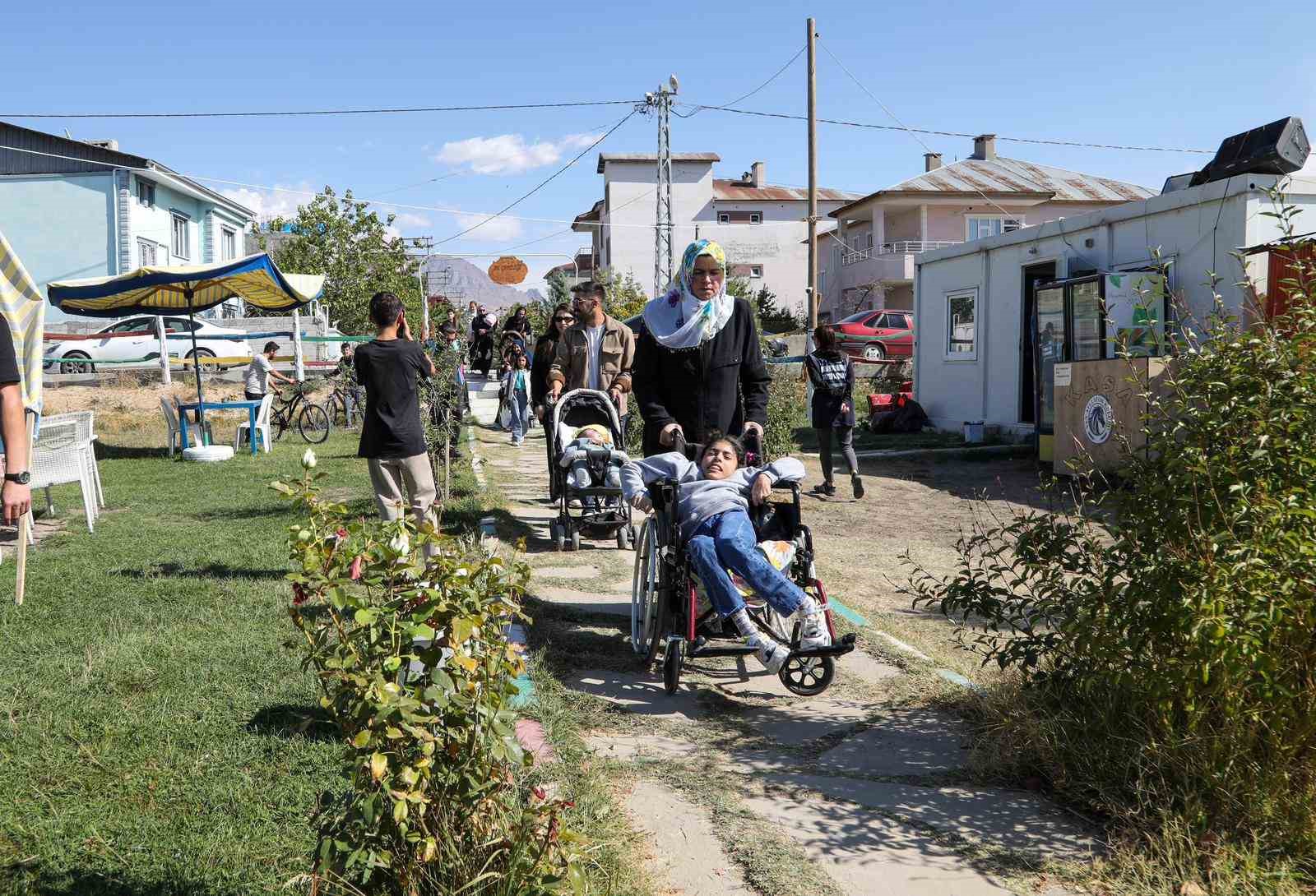 Van’daki özel çocuklar ata binmenin heyecanını yaşadı