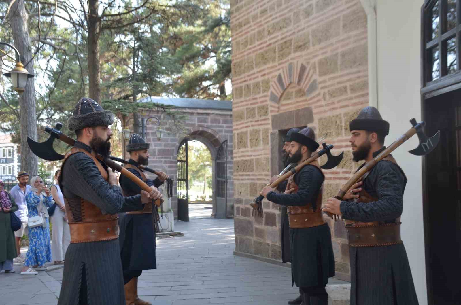 Bu ilçenin nüfusu bir günde yüzde 2500 artıyor