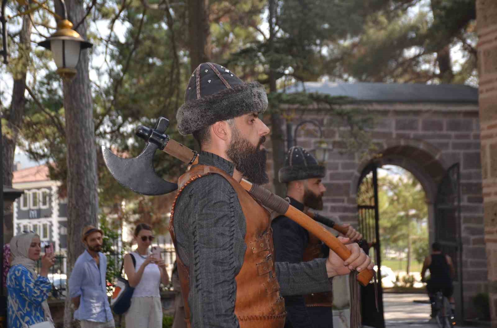 Bu ilçenin nüfusu bir günde yüzde 2500 artıyor