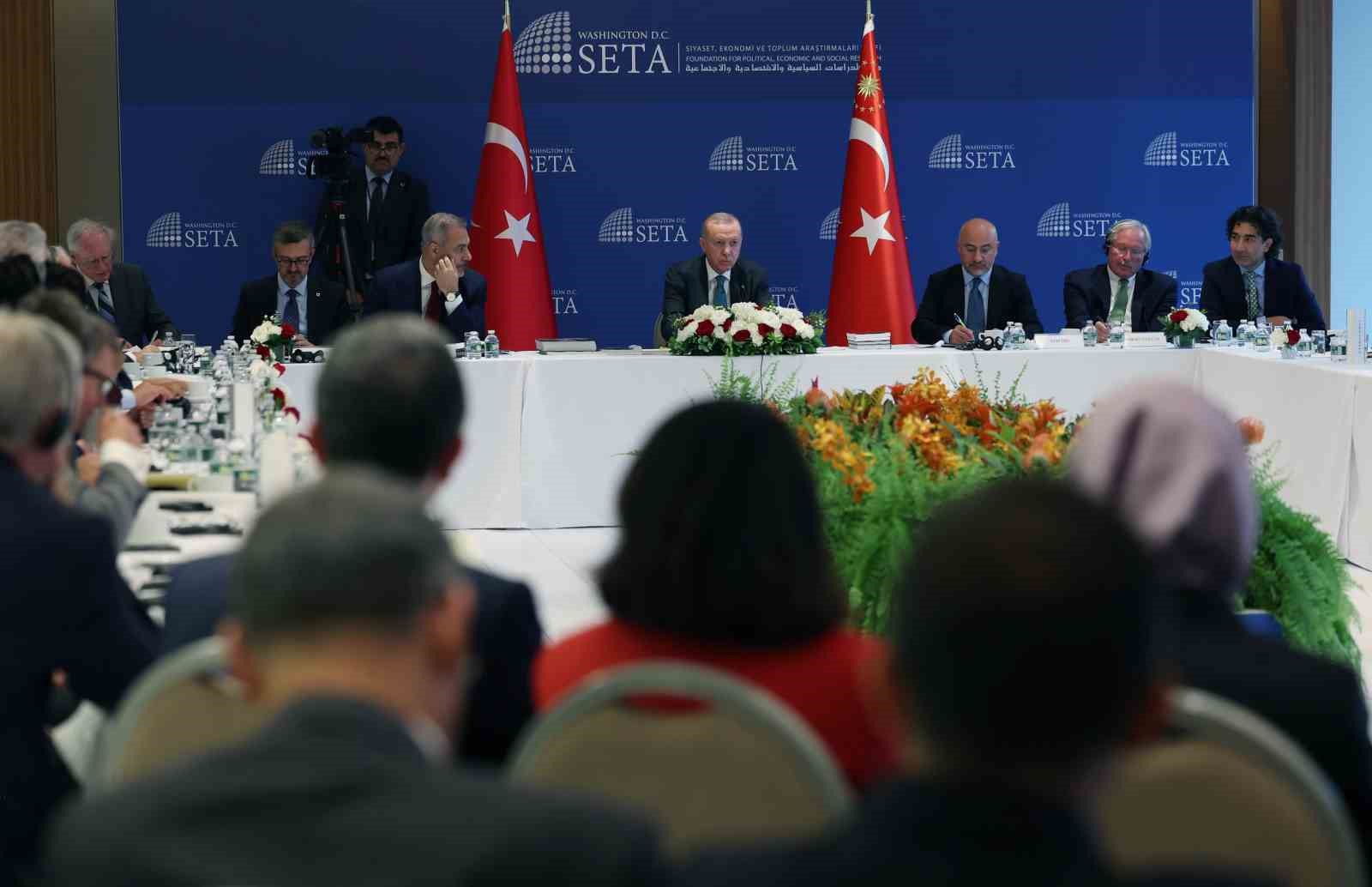 Cumhurbaşkanı Erdoğan, SETA eşgüdümünde ABD’li düşünce kuruluşu temsilcileriyle bir araya geldi