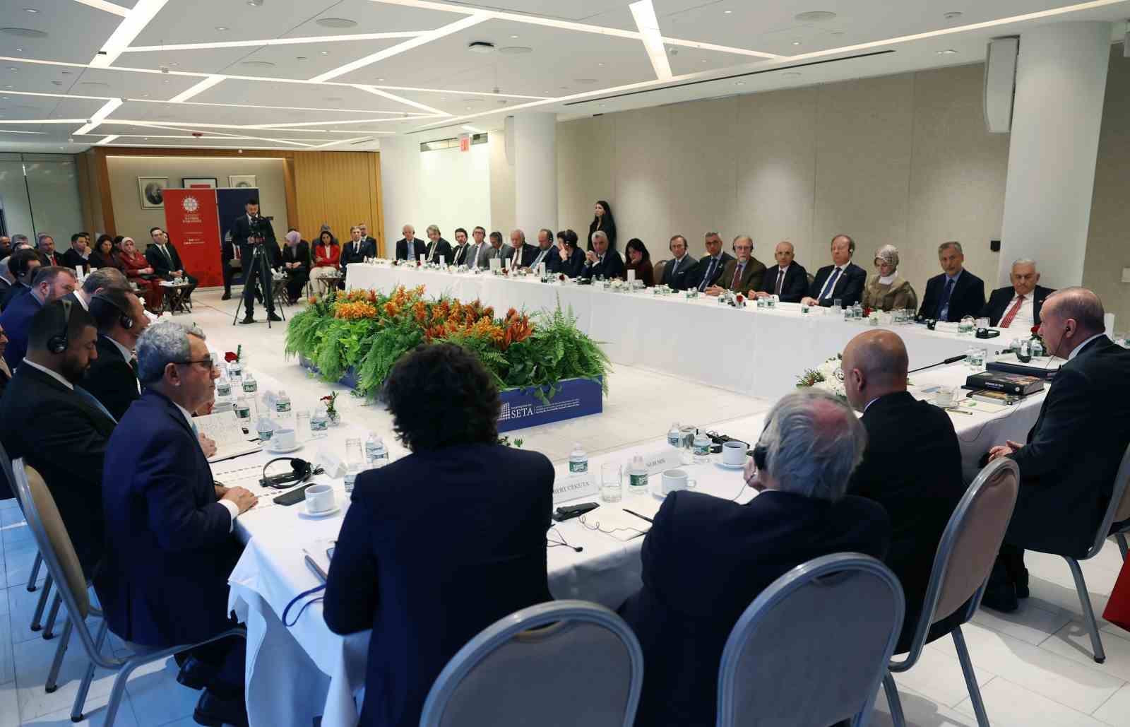 Cumhurbaşkanı Erdoğan, SETA eşgüdümünde ABD’li düşünce kuruluşu temsilcileriyle bir araya geldi