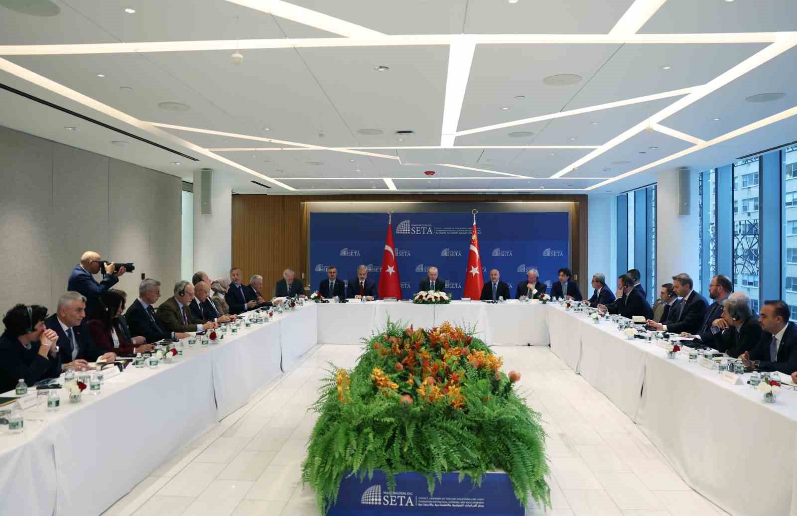 Cumhurbaşkanı Erdoğan, SETA eşgüdümünde ABD’li düşünce kuruluşu temsilcileriyle bir araya geldi