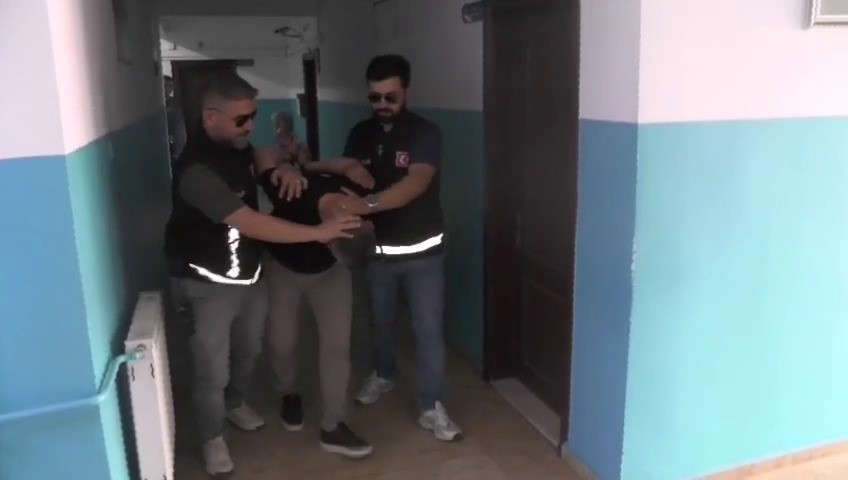 Bursa’da 19 yıl hapis cezasıyla aranan firari suçlu trafikte yakalandı