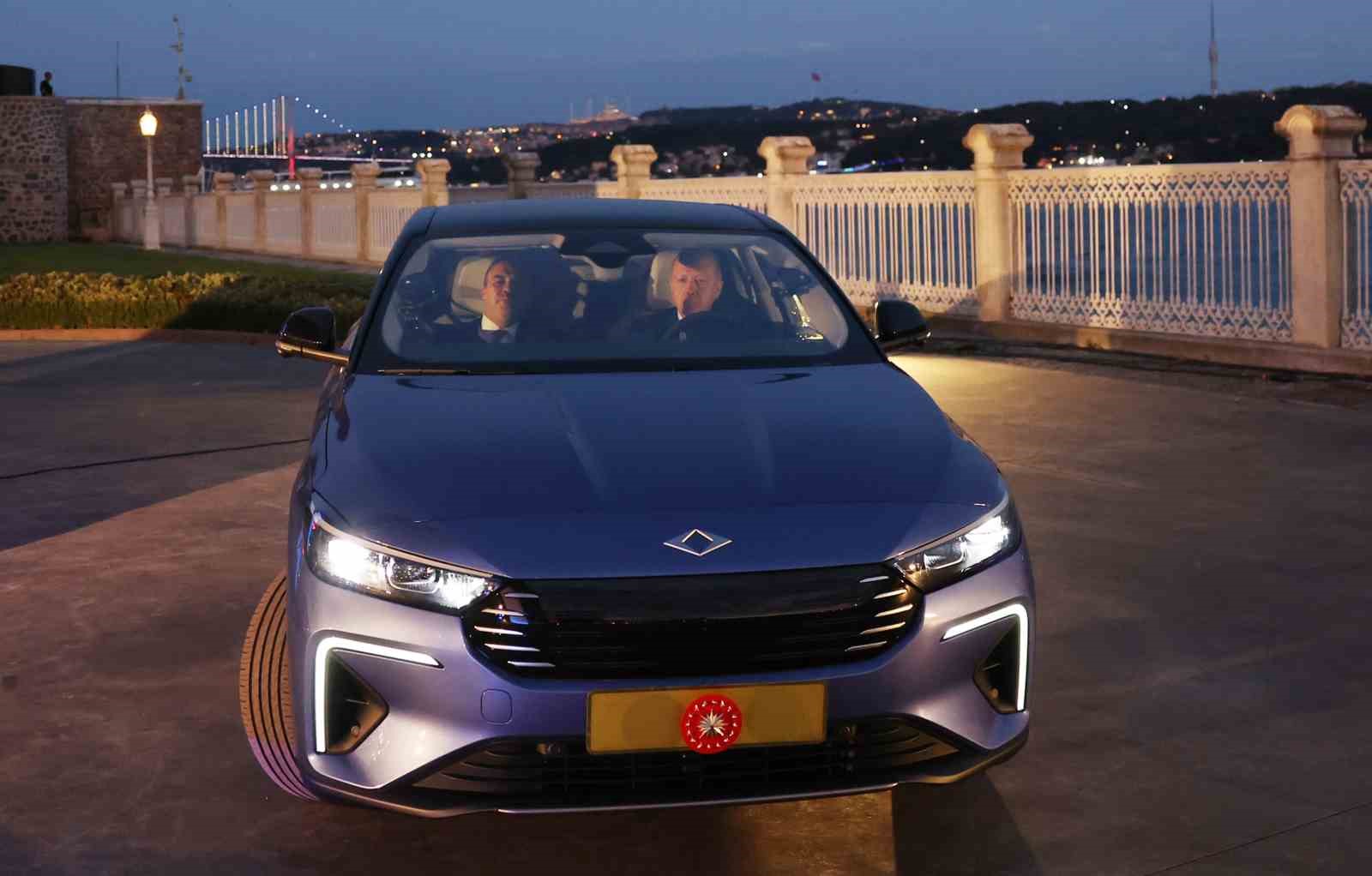 Cumhurbaşkanı Erdoğan’a, TOGG’un yeni modeli T10F hediye edildi