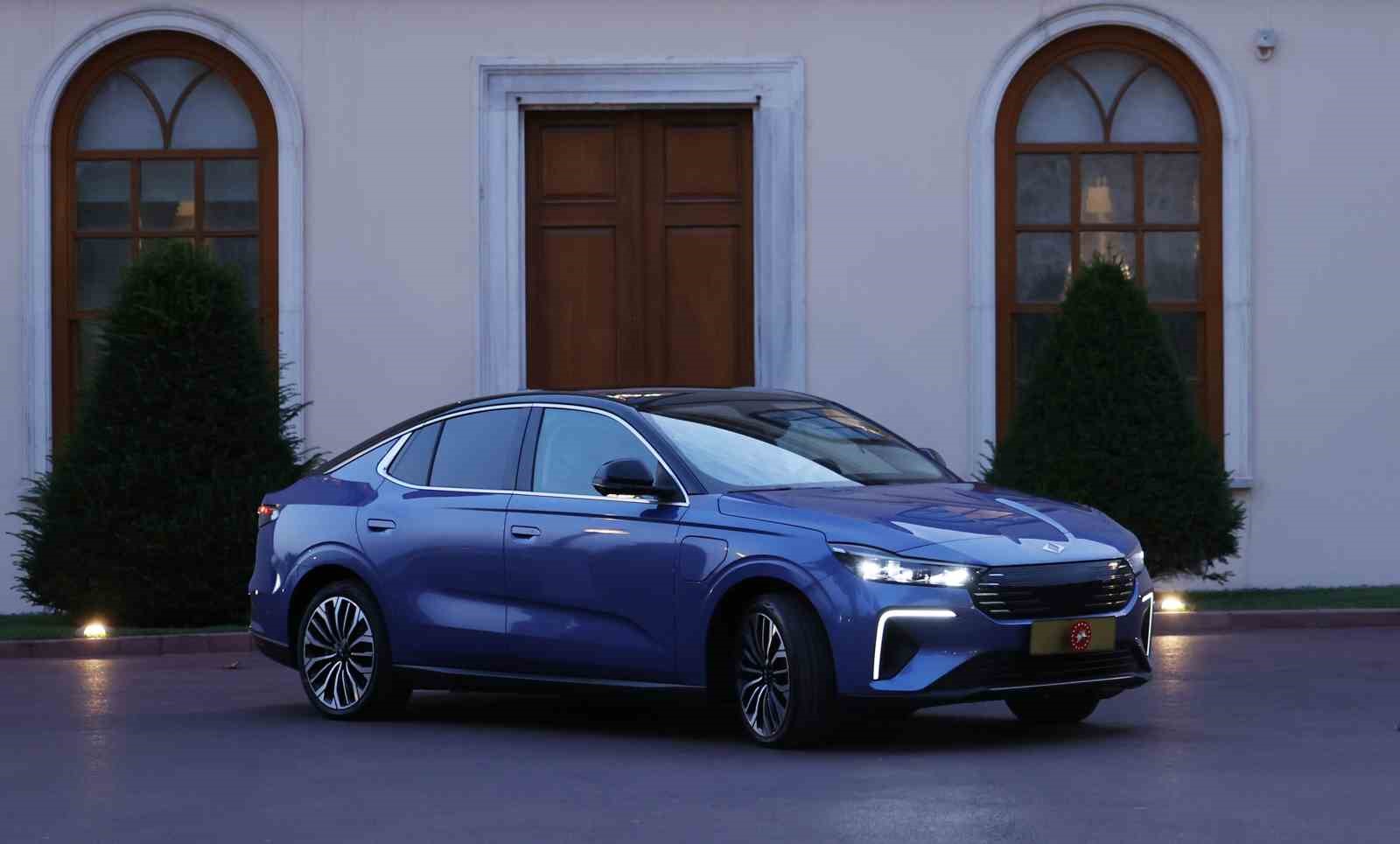 Cumhurbaşkanı Erdoğan’a, TOGG’un yeni modeli T10F hediye edildi