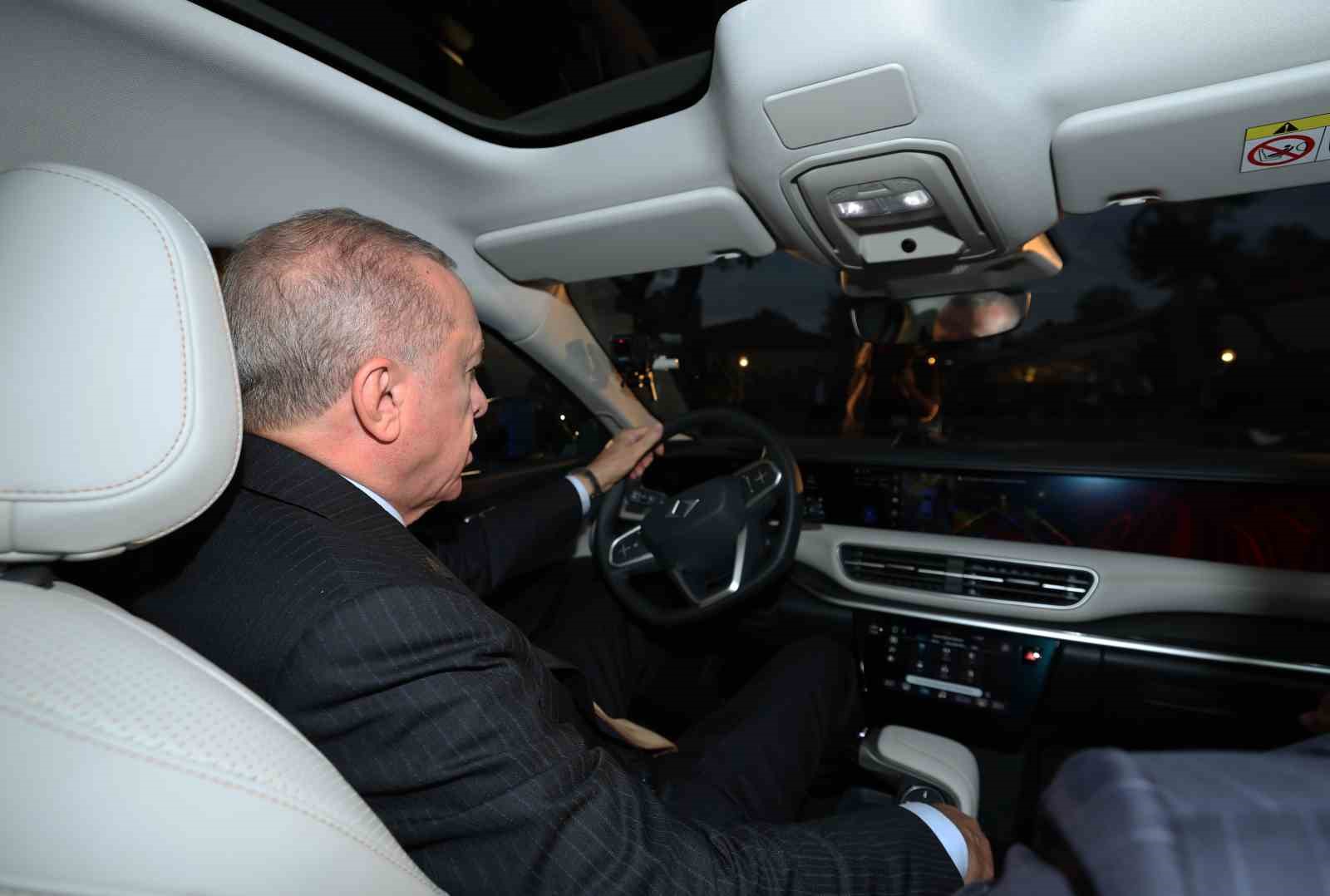 Cumhurbaşkanı Erdoğan’a, TOGG’un yeni modeli T10F hediye edildi