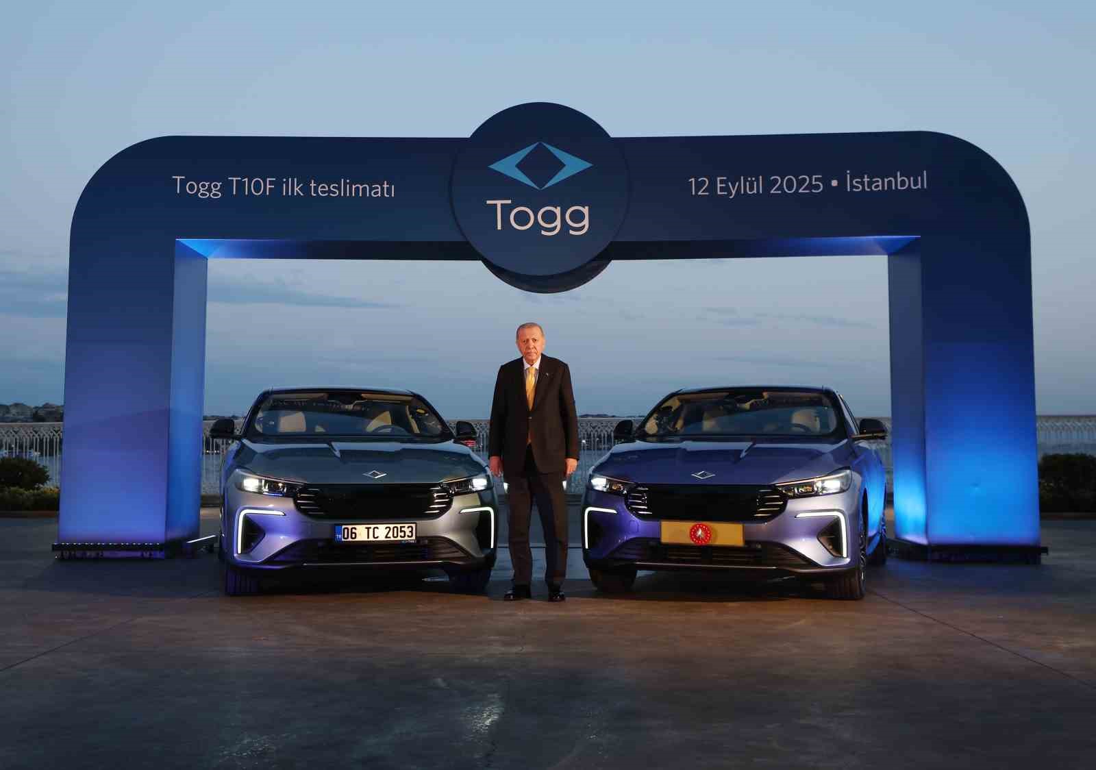 Cumhurbaşkanı Erdoğan’a, TOGG’un yeni modeli T10F hediye edildi