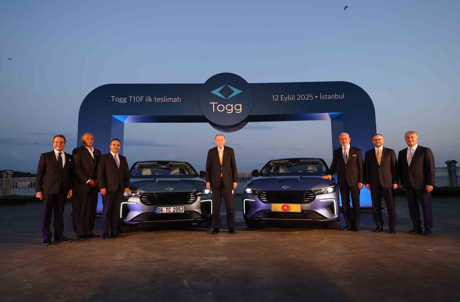 Cumhurbaşkanı Erdoğan’a, TOGG’un yeni modeli T10F hediye edildi