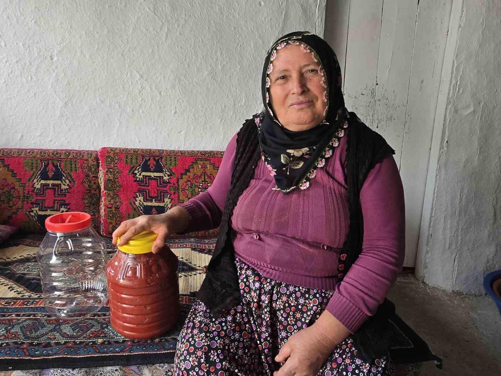 Üç yıl ömürlü ev yapımı salçalar pişirilmeye başlandı