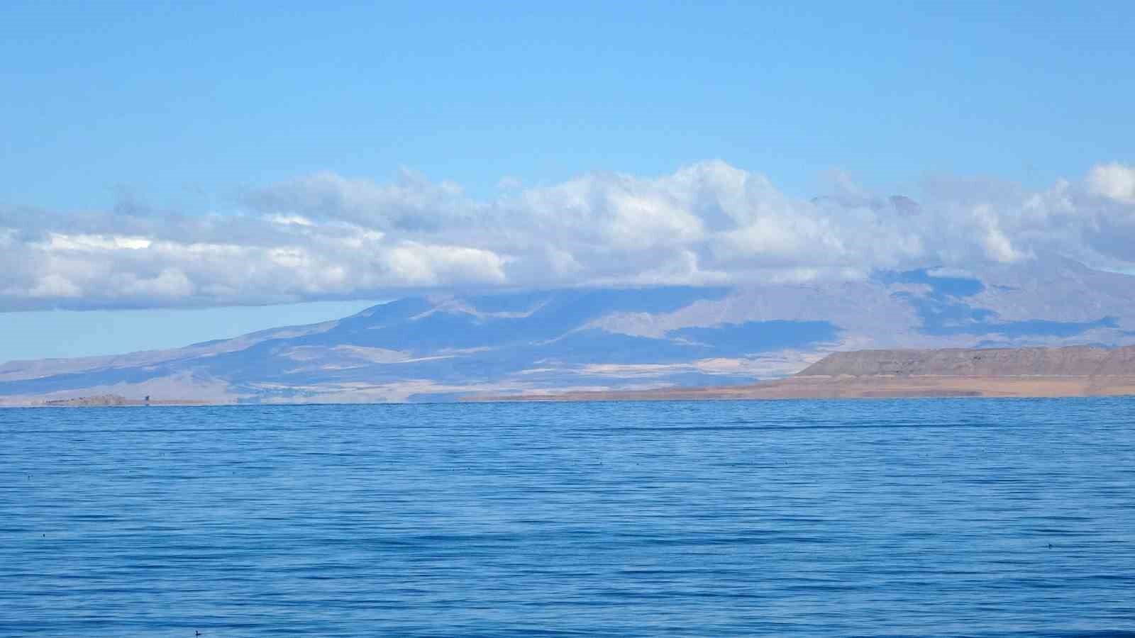 Van’ı çevreleyen dağlarda bulut şöleni