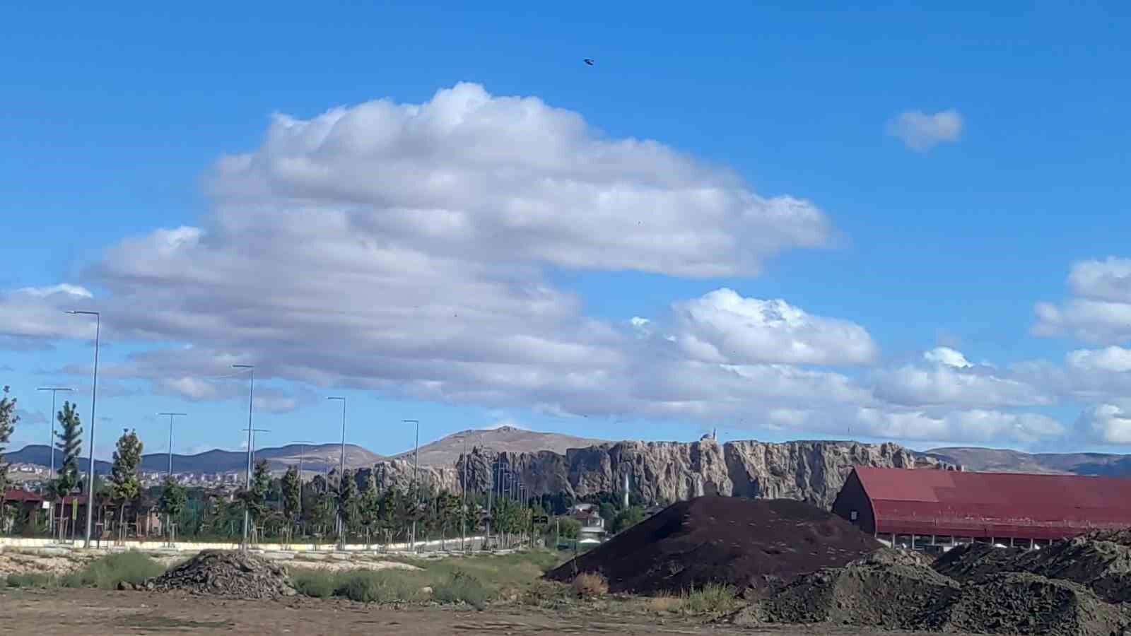 Van’ı çevreleyen dağlarda bulut şöleni