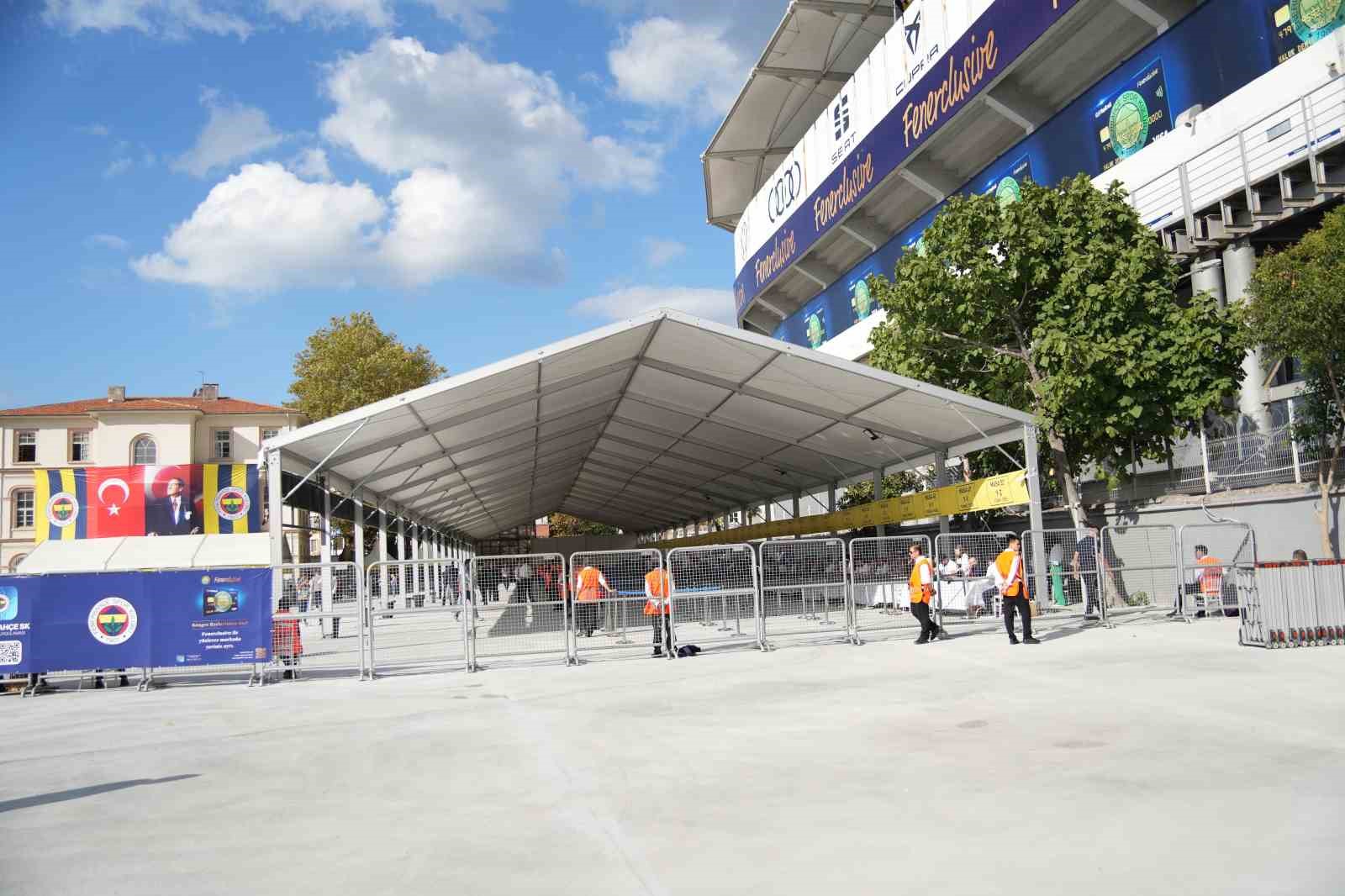 Fenerbahçe’de olağanüstü seçimli genel kurul toplantısı başladı