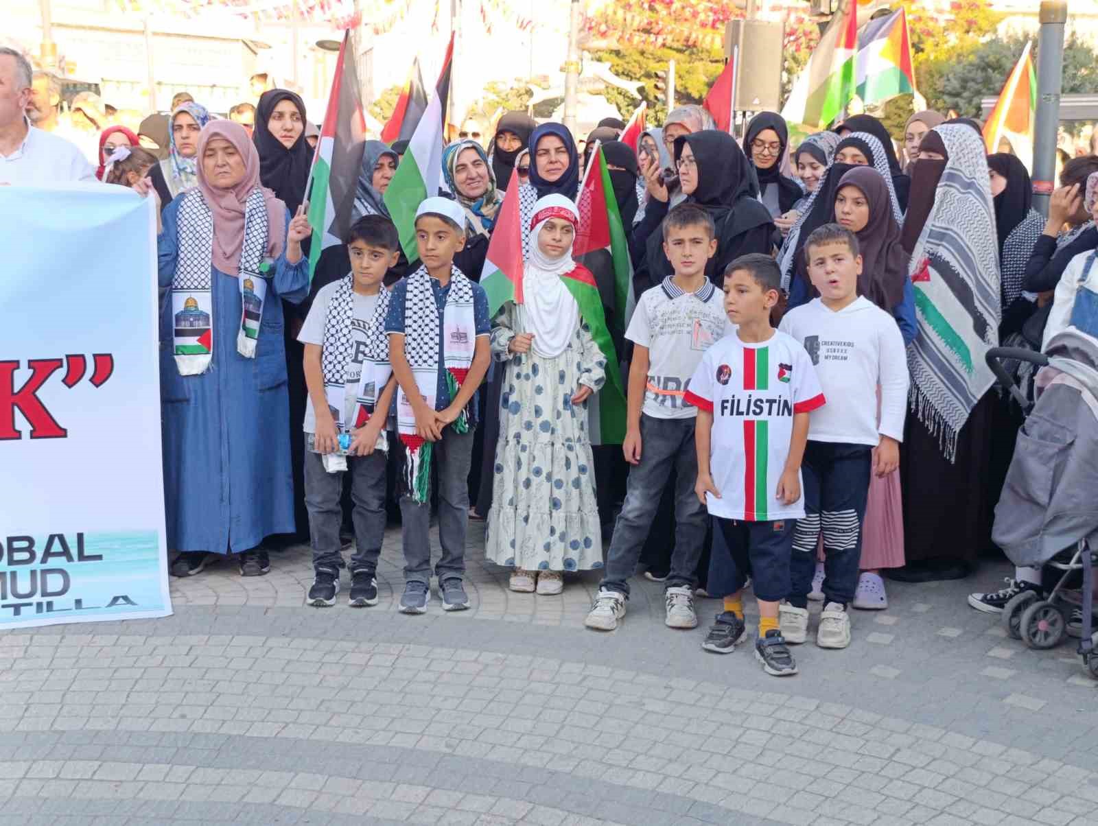 Van’daki STK’lardan Küresel Sumud Filosu’na destek