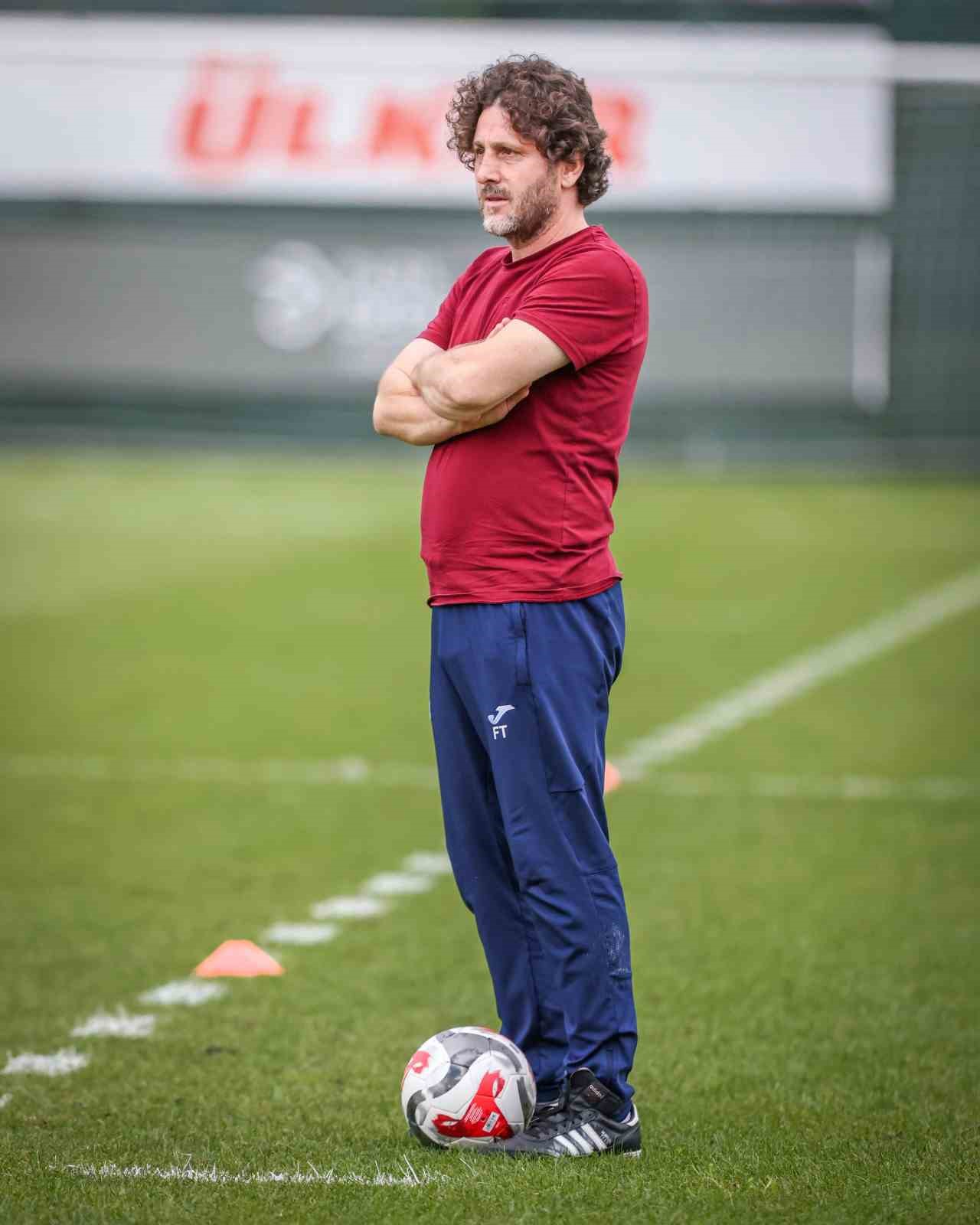 Trabzonspor’un yeni transferi Ernest Muçi ilk antrenmanına çıktı