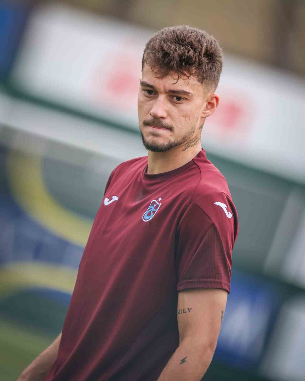 Trabzonspor’un yeni transferi Ernest Muçi ilk antrenmanına çıktı