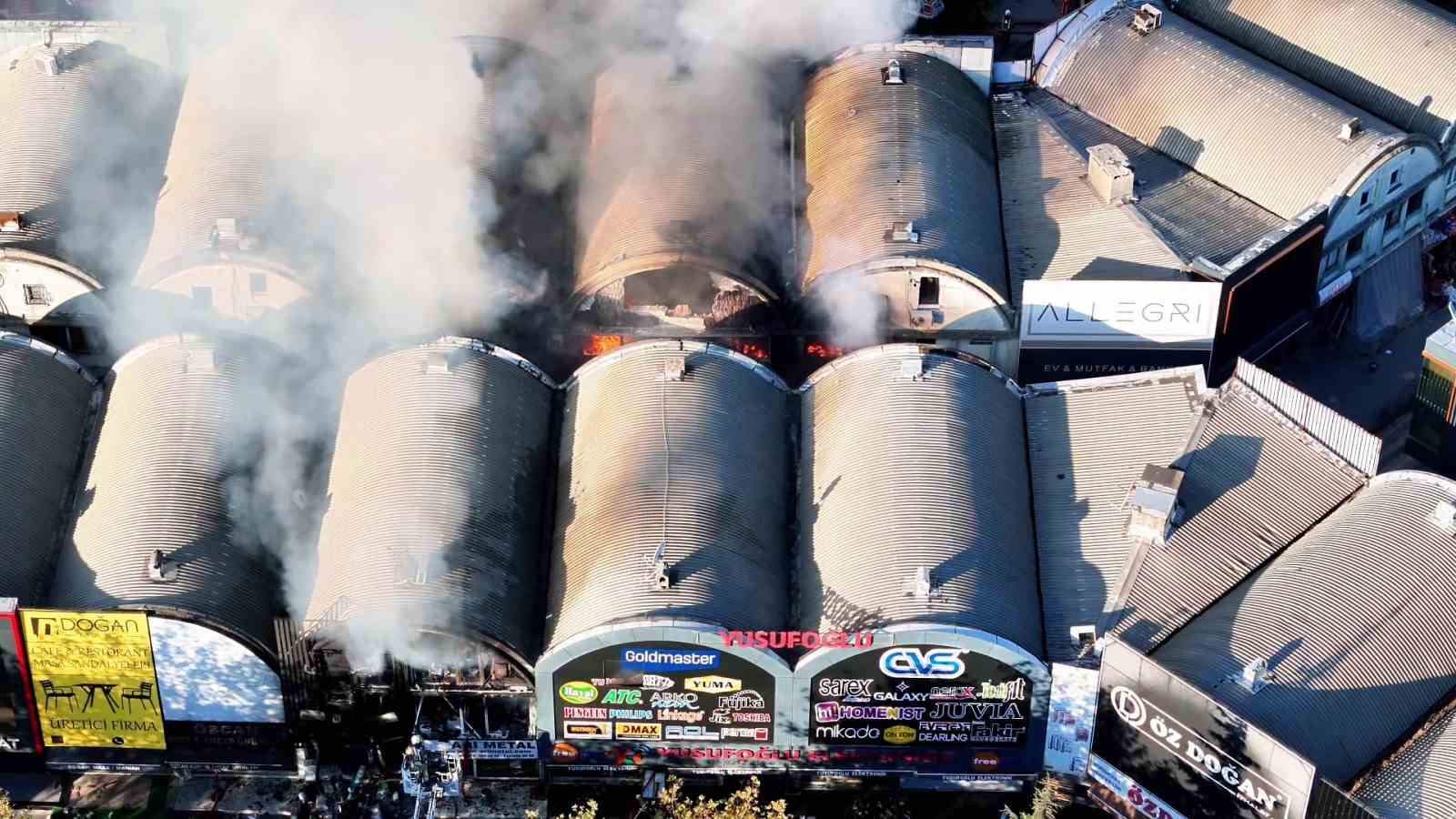 Bağcılar İSTOÇ’ta yangın: 17 işyeri hasar gördü