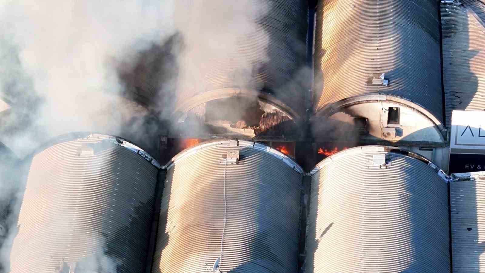 Bağcılar İSTOÇ’ta yangın: 17 işyeri hasar gördü