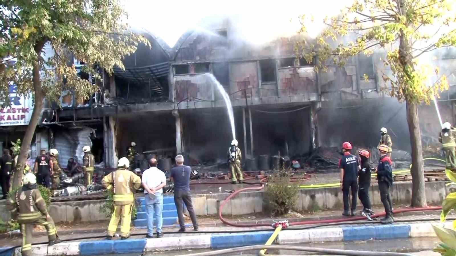 Bağcılar İSTOÇ’ta yangın: 17 işyeri hasar gördü