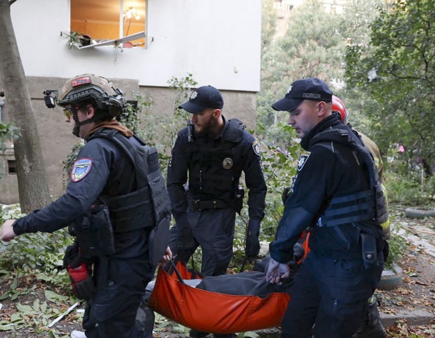 Rusya'dan Ukrayna'ya yoğun hava saldırısı: 3 ölü