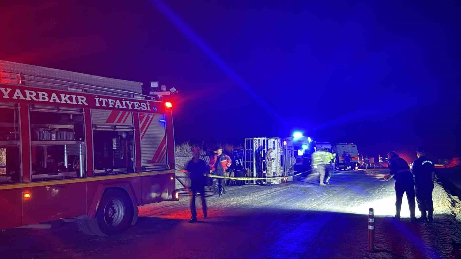 Diyarbakır’da iki kamyonet çarpıştı: 2 ölü, 1 yaralı