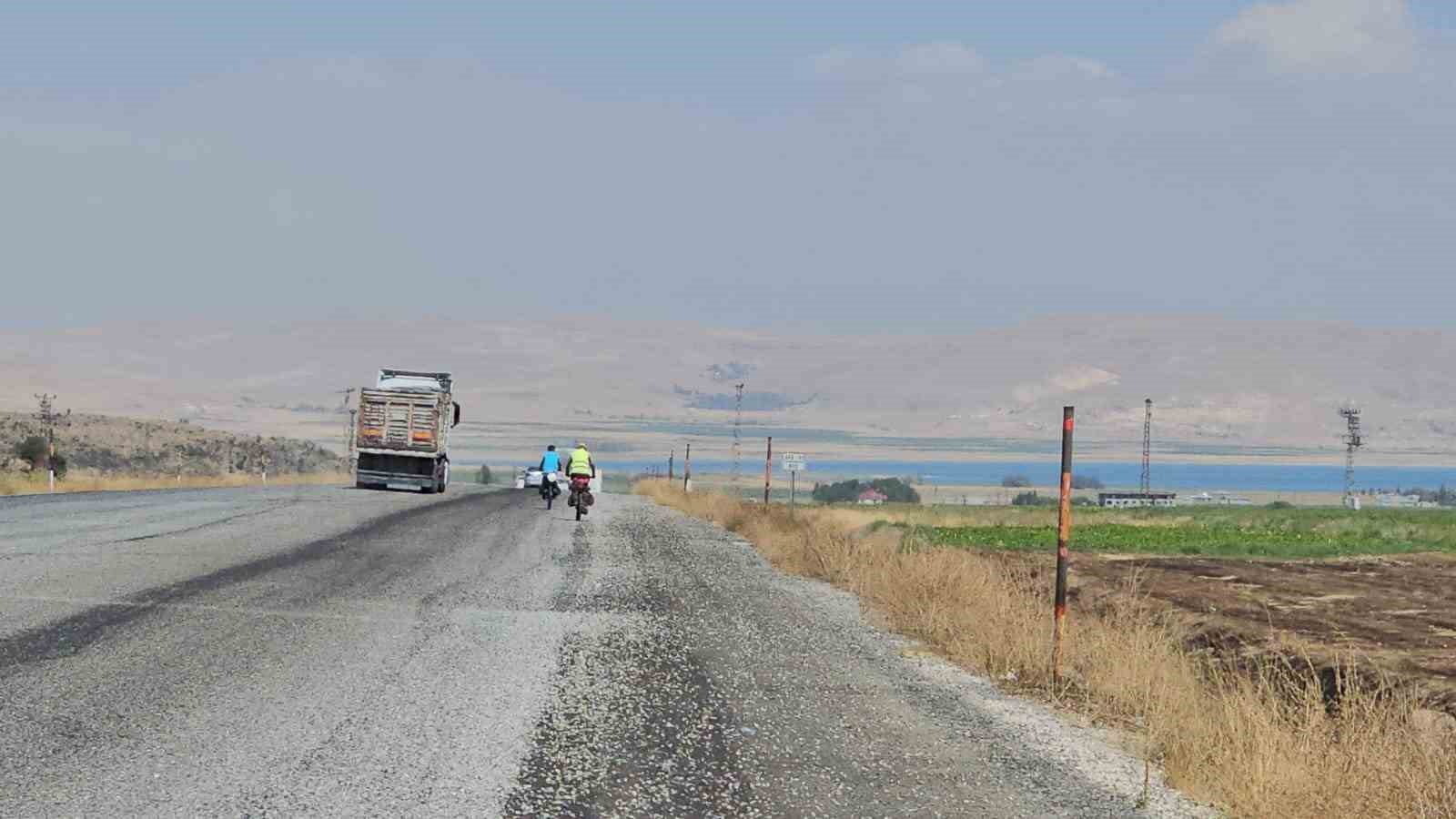 Bisikletseverlerden Van Gölü’ne büyük ilgi