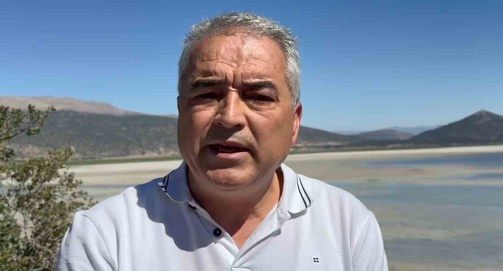 Türkiye’nin 4’üncü büyük gölü kuraklık nedeniyle ortadan ikiye bölündü