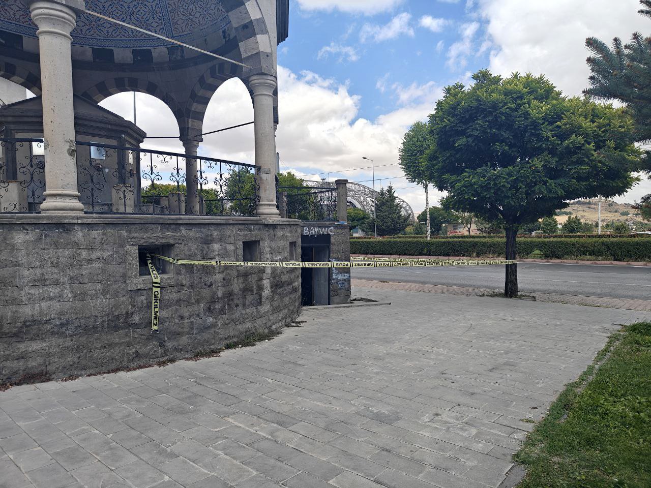 Cami tuvaletinde bıçaklı kavga: 1 ağır yaralı