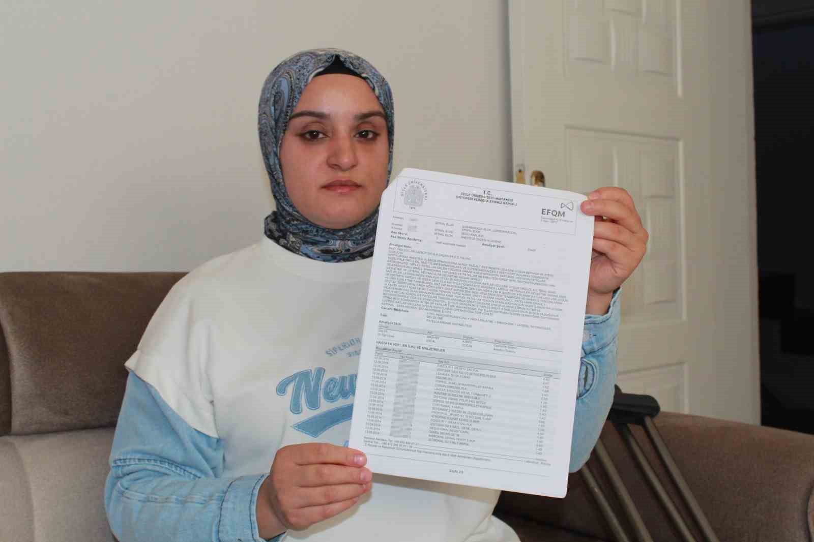 Diz ağrısıyla gittiği Dicle Üniversitesi Tıp Fakültesi Hastanesinde geçirdiği ameliyatla sakat kaldı