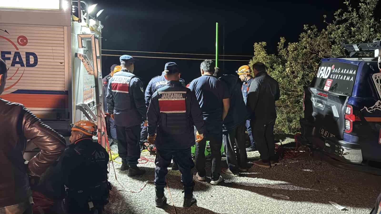 Sivas’ta feci kazada hayatını kaybeden 4 kişinin cesetleri güçlükle çıkartıldı