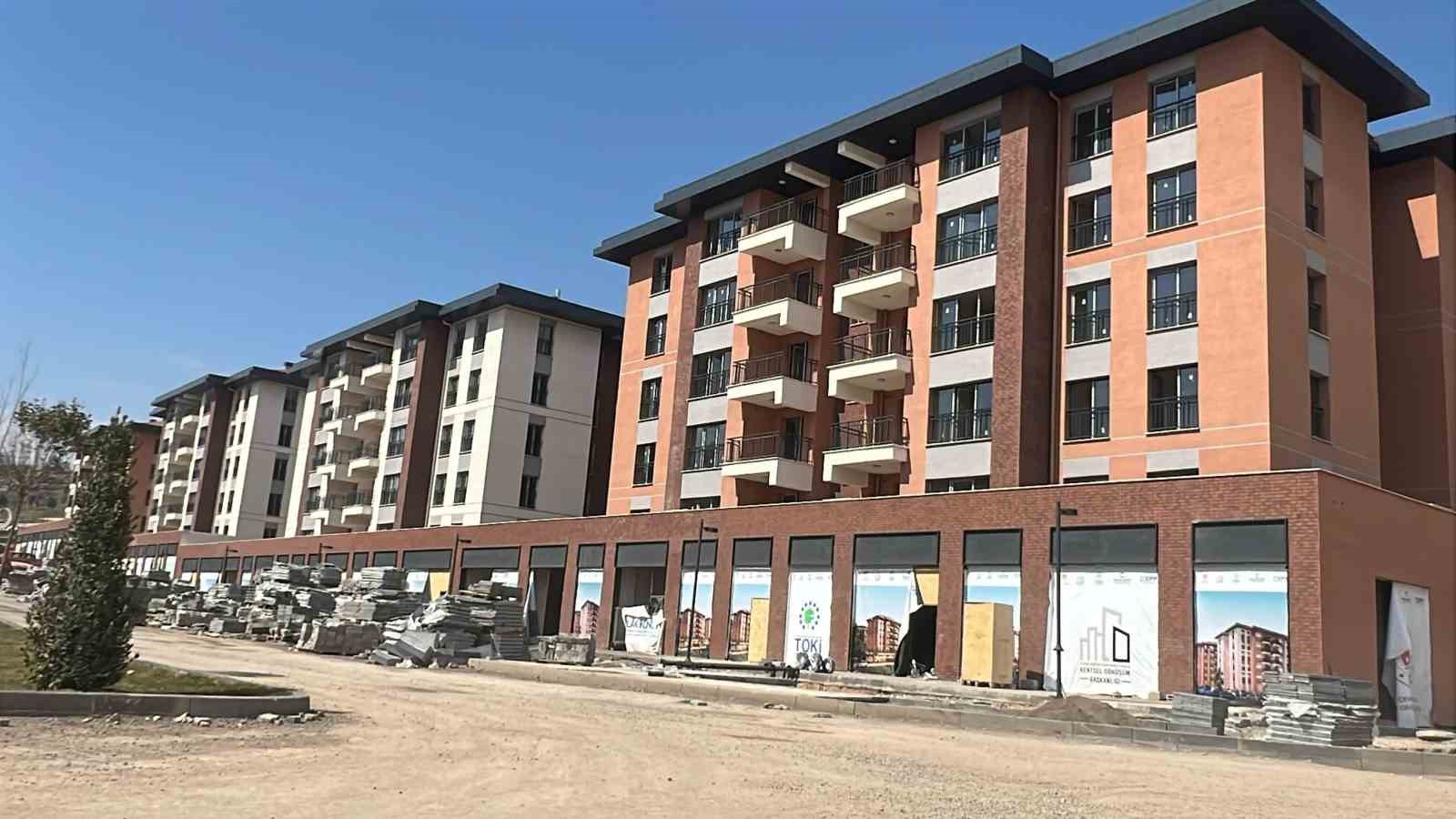 Depremin simgesi Ebrar Sitesi’nde yeni hayat başladı: 678 konut ve 99 iş yeri tamamlandı