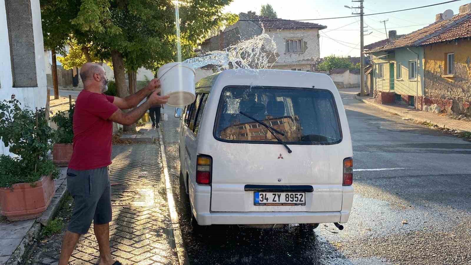 (ÖZEL) Halka açık çeşmelerde vatandaş yoğunluğu