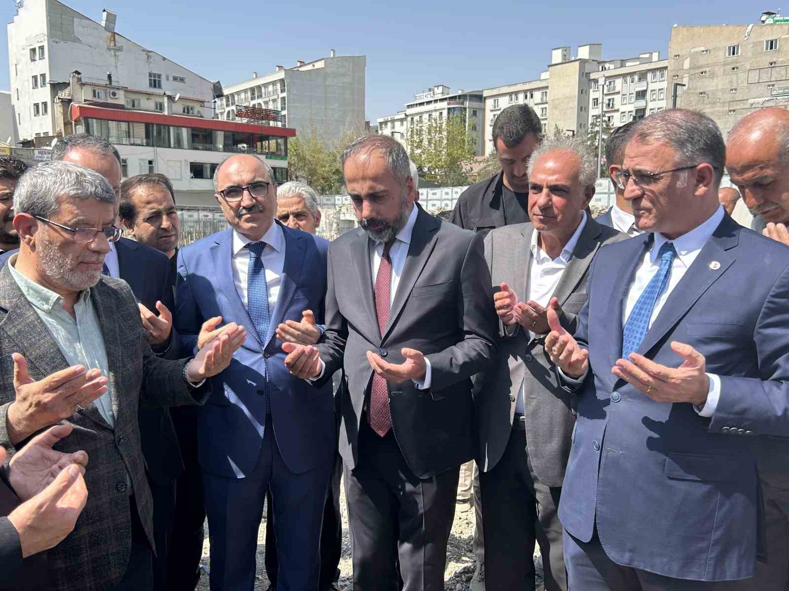 Van Valisi Balcı, Hazreti Ömer Camii inşaatını inceledi