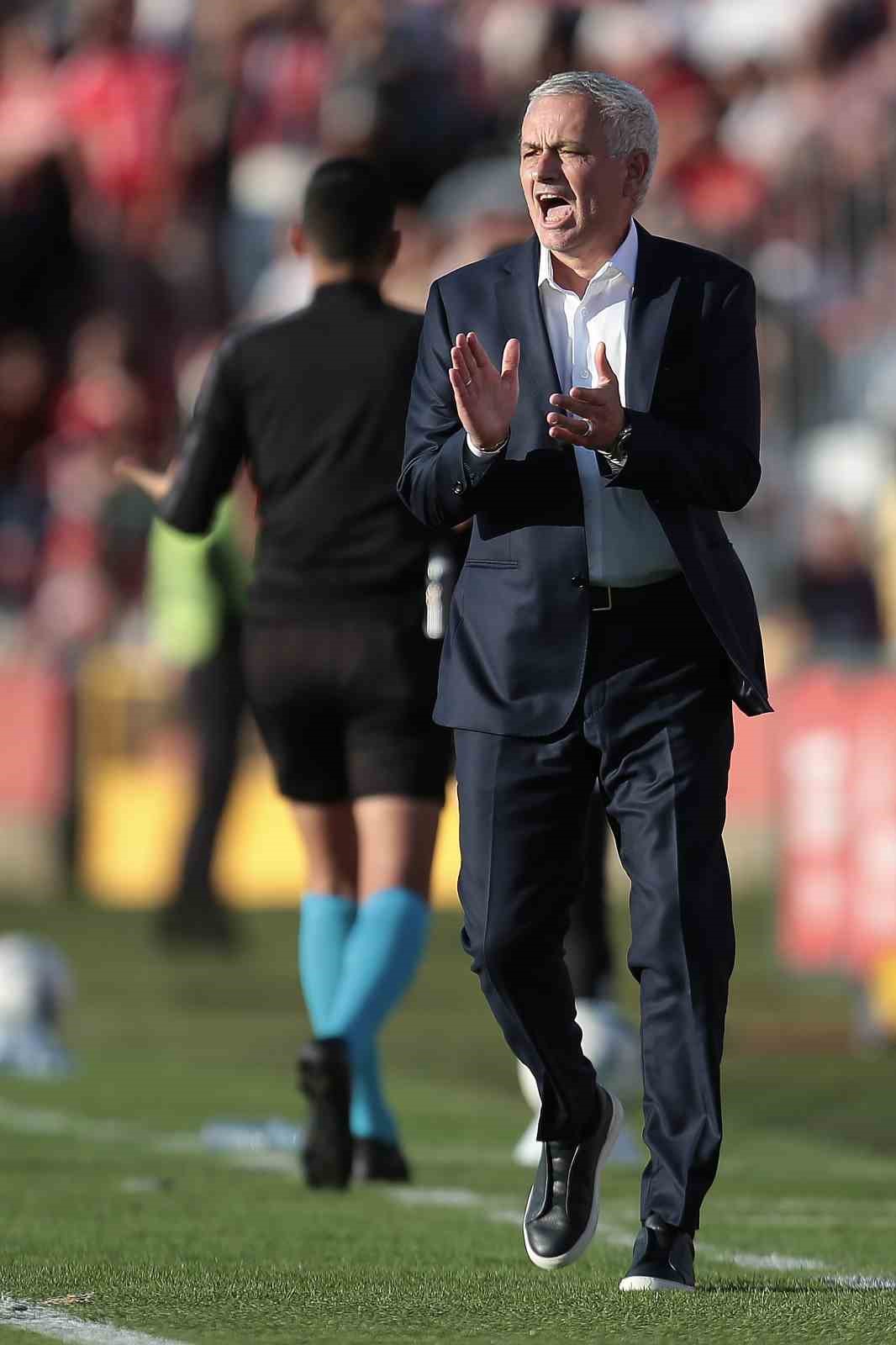 Mourinho, Benfica ile ilk maçına çıktı