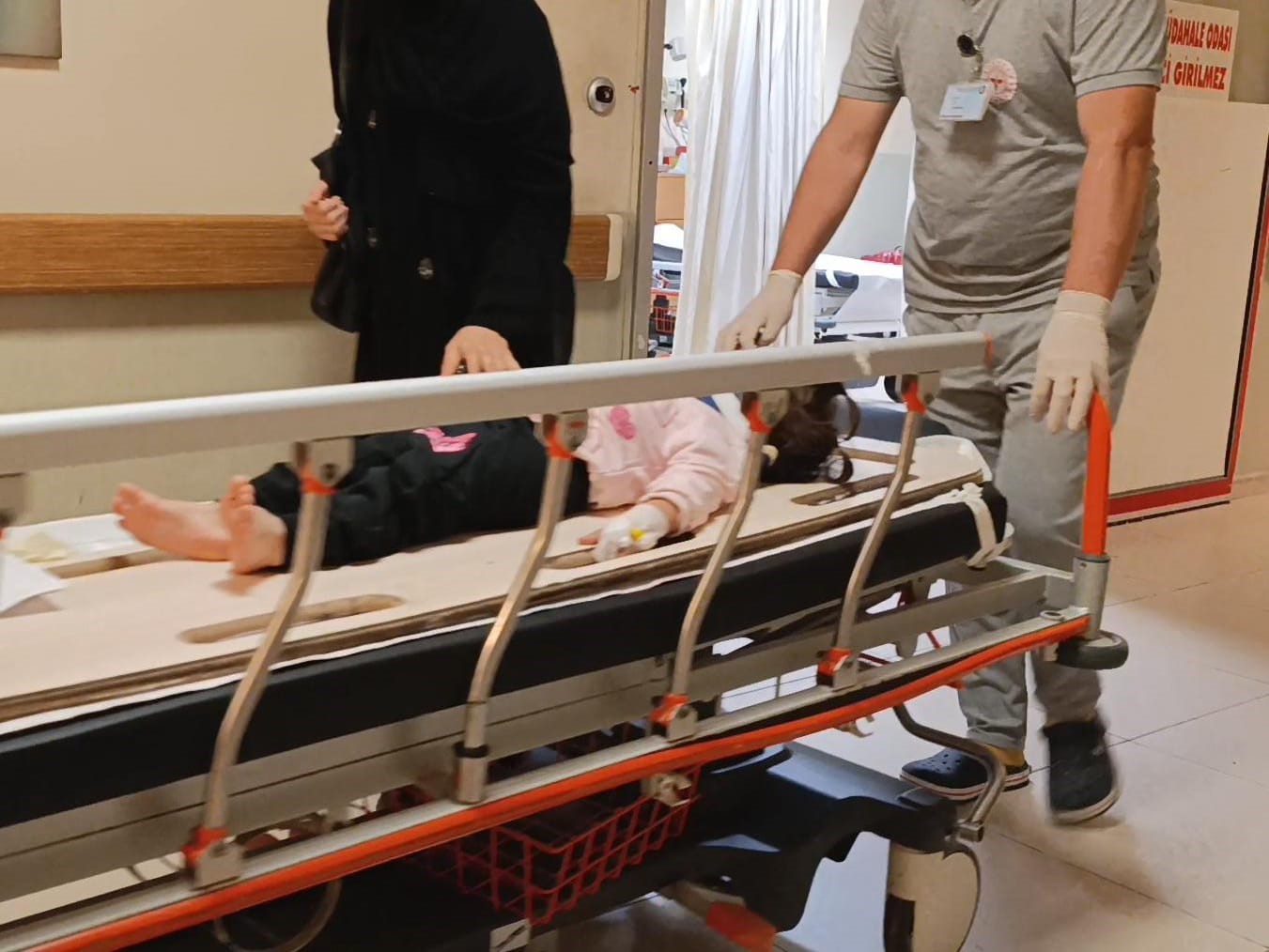 Bursa’da balkondan düşen 2 yaşındaki çocuk yaralandı