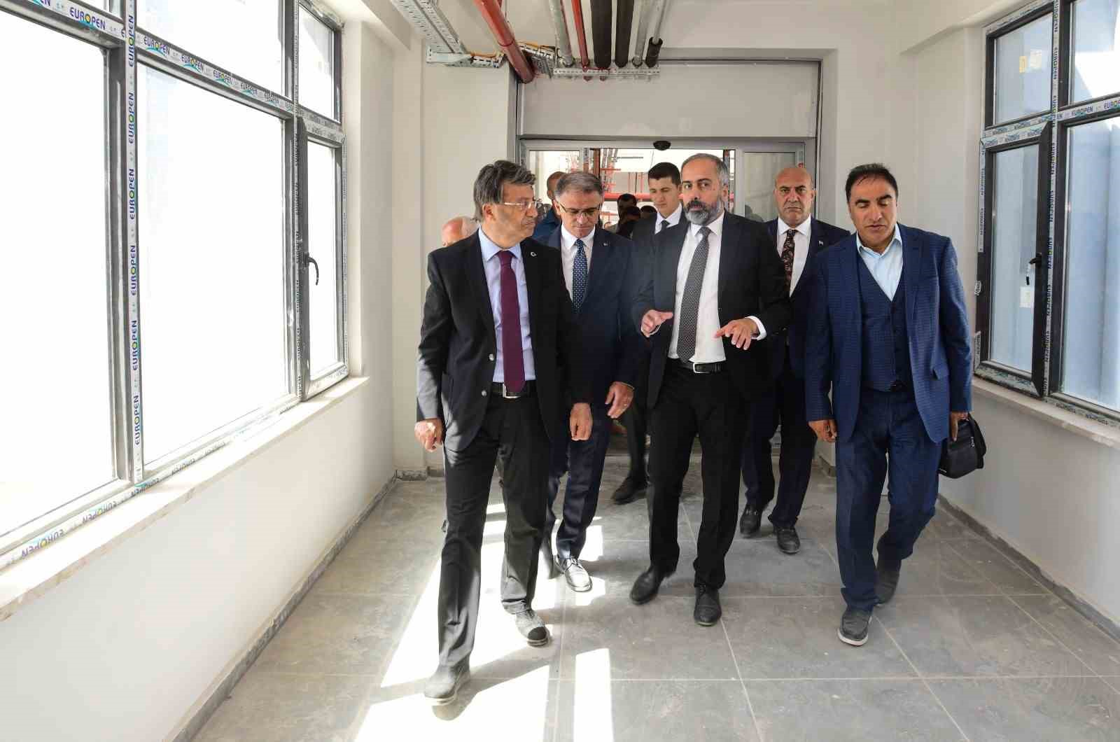 Van YYÜ’de sağlık ve eğitim yatırımlarında büyük hamle