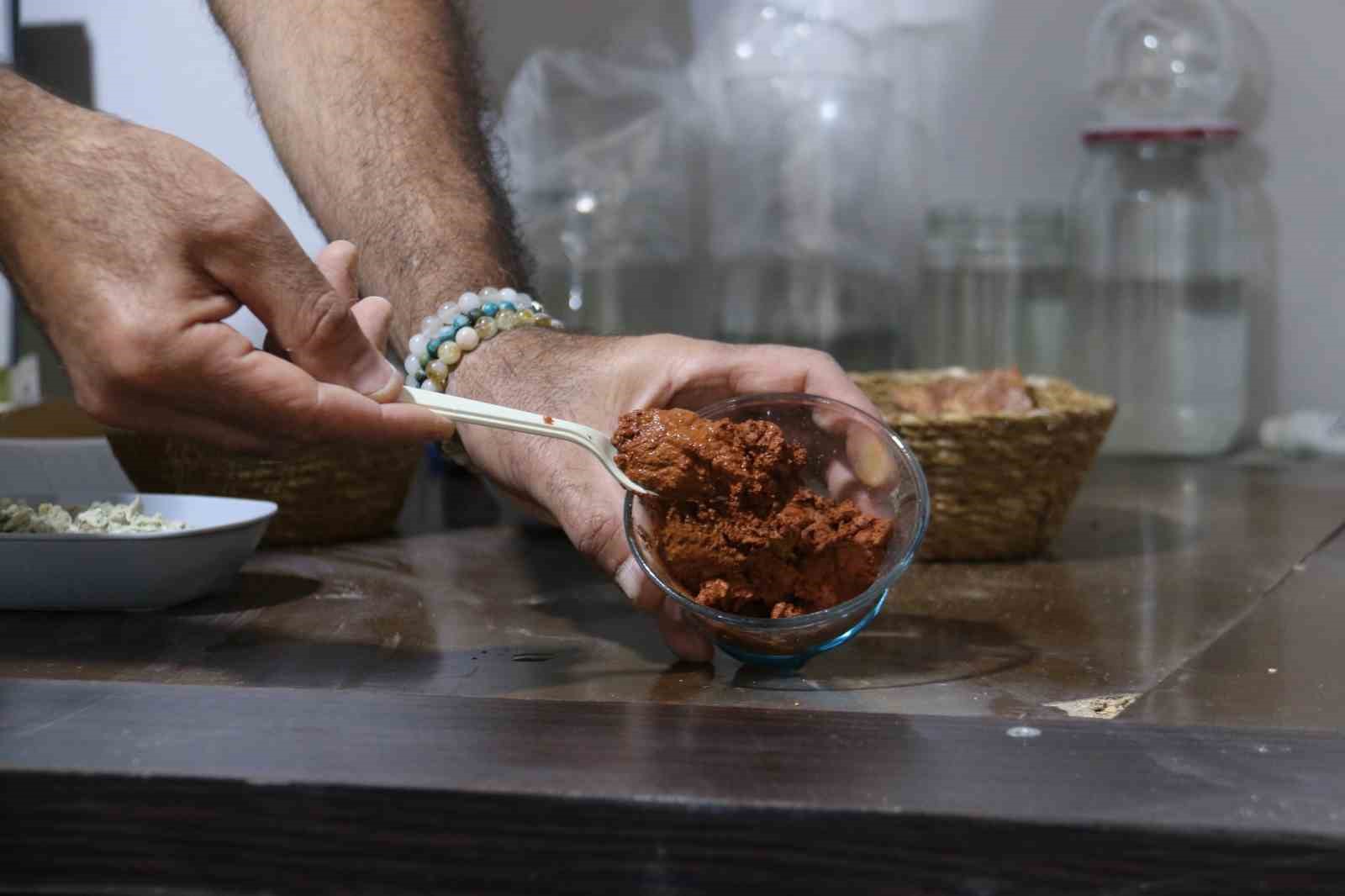 Dünyaca ünlü camiden etkilendi, unutulmaya yüz tutmuş kili yeniden gün yüzüne çıkarttı