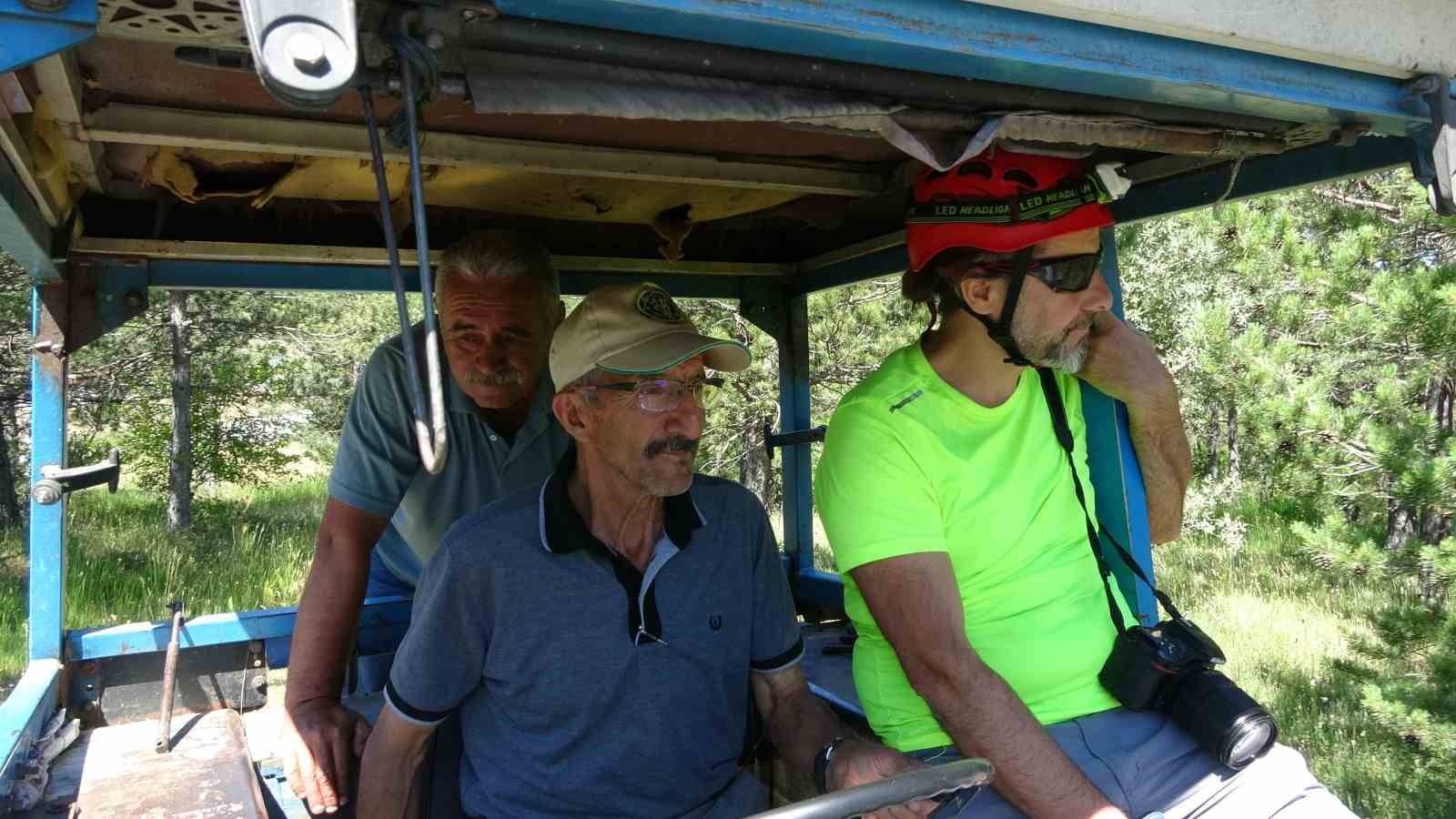 Tümülüsü andıran tepedeki mağaranın turizme kazandırılmasını istiorlar