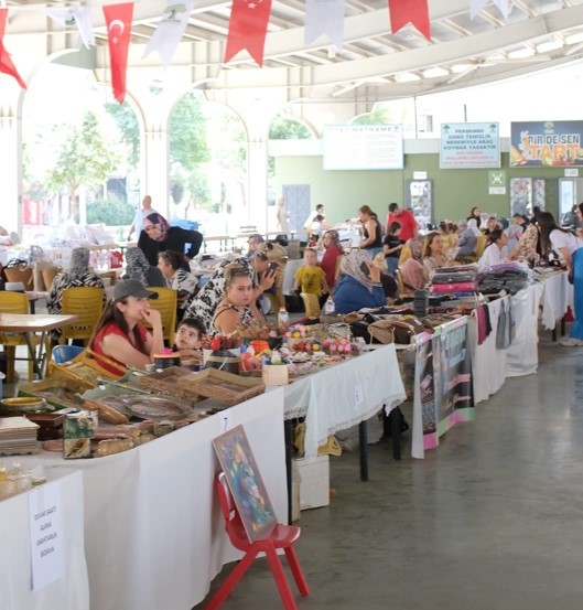 Üreten Kadınlar Çarşısı kapılarını açtı
