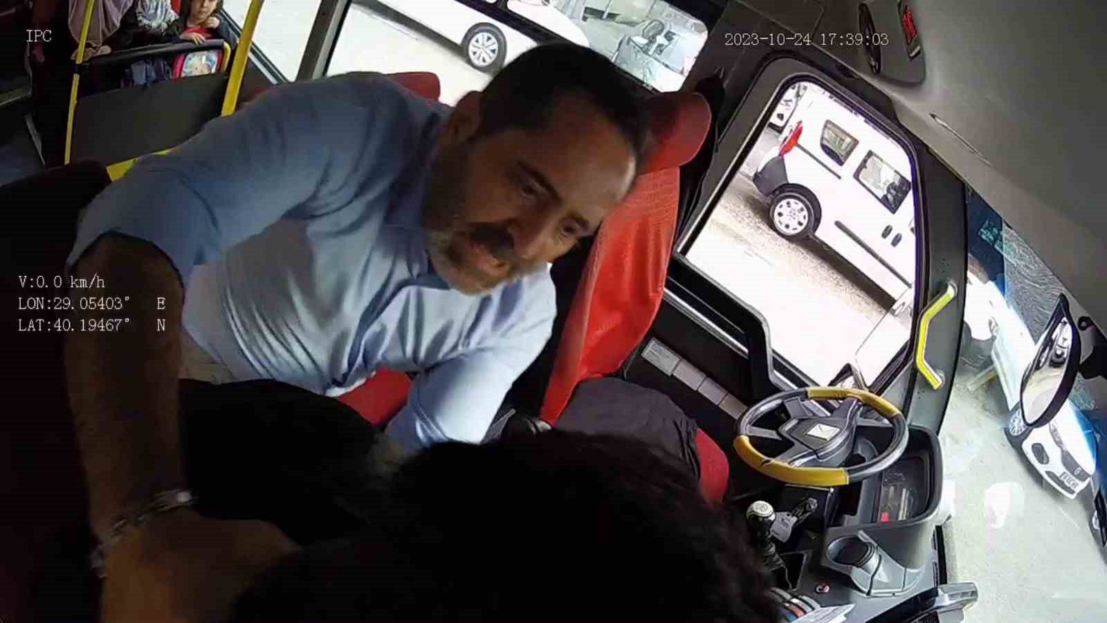 Engelli bireyi önce otobüsten indirdi, sonra darp etmeye çalıştı