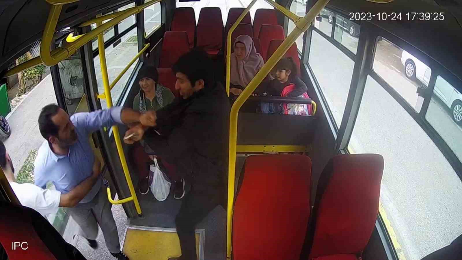 Engelli bireyi önce otobüsten indirdi, sonra darp etmeye çalıştı