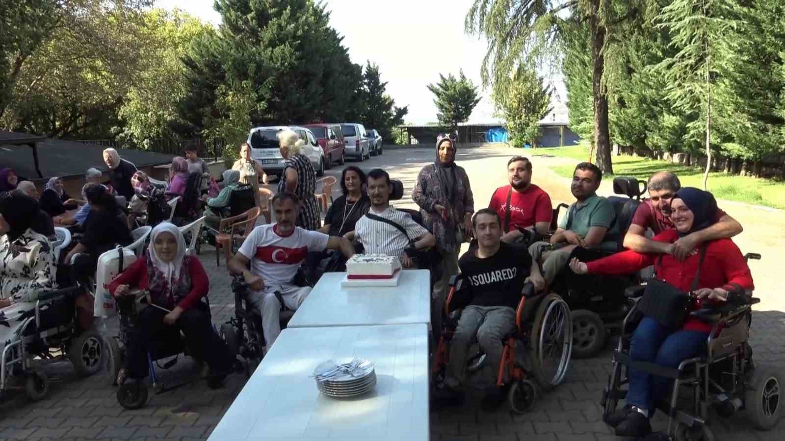 Engelli bireyi önce otobüsten indirdi, sonra darp etmeye çalıştı