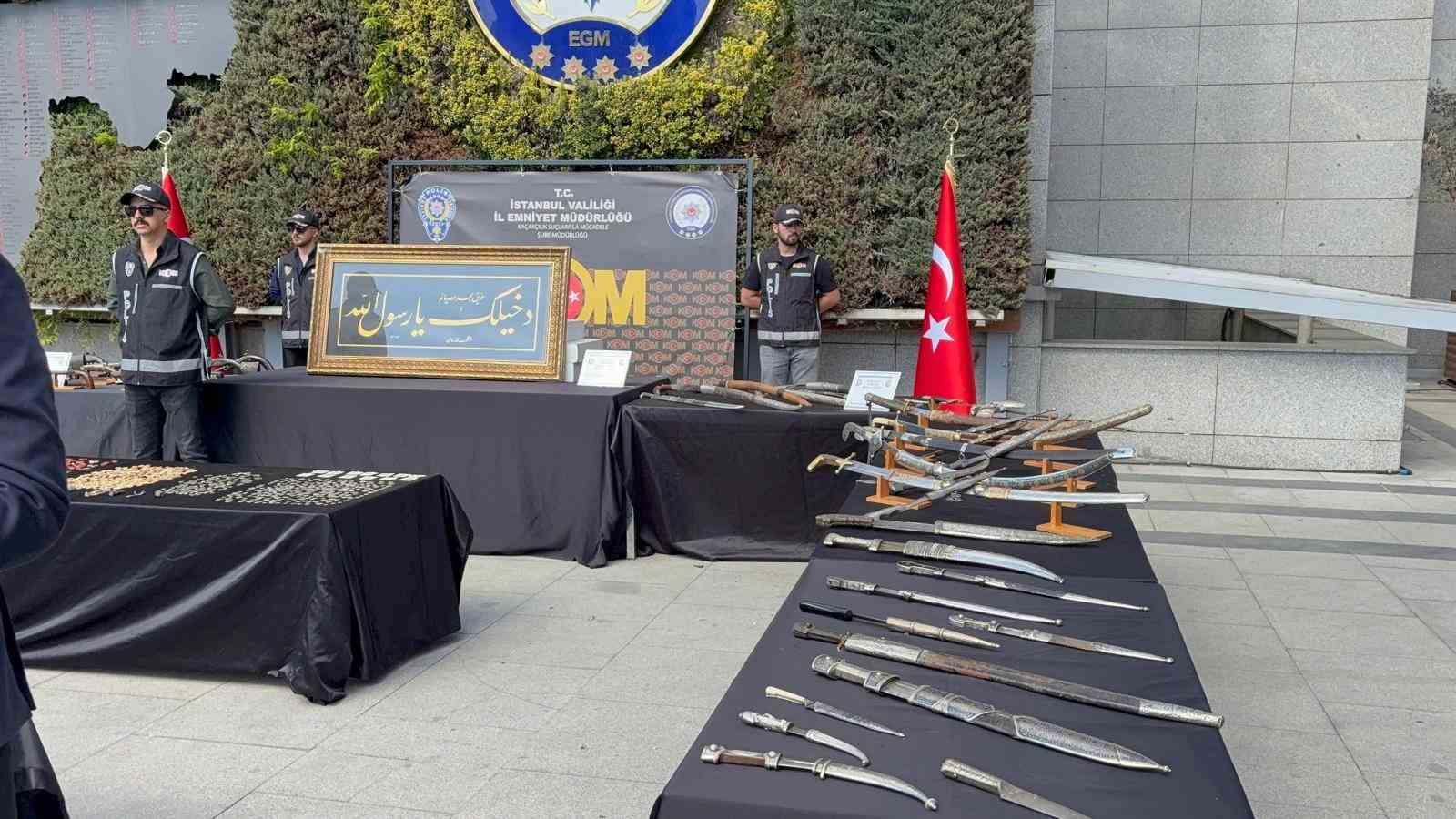 Interpol tarafından 20 yıldır aranan tarihi hat levha İstanbul’da ele geçirildi