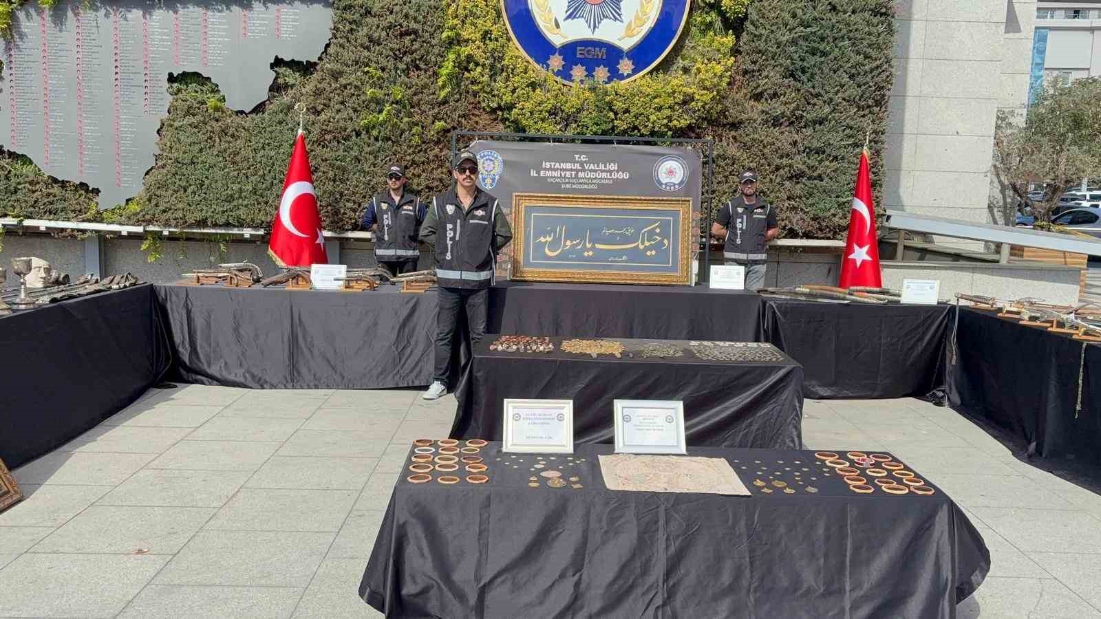 Interpol tarafından 20 yıldır aranan tarihi hat levha İstanbul’da ele geçirildi