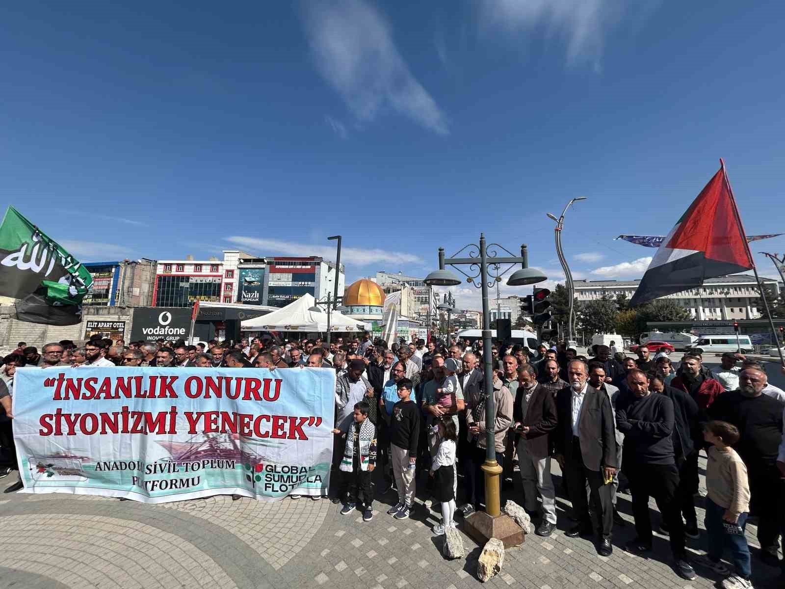 Van’da STK’lardan Küresel Sumud Filosu’na destek