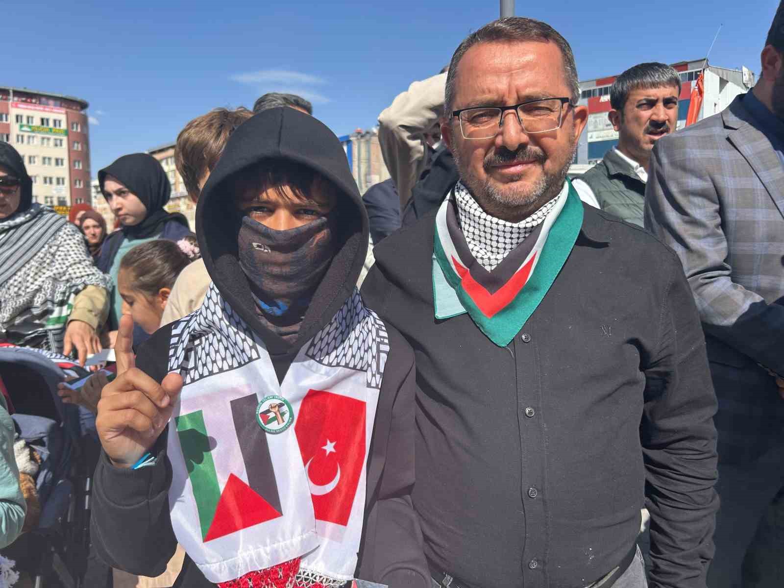 Van’da STK’lardan Küresel Sumud Filosu’na destek