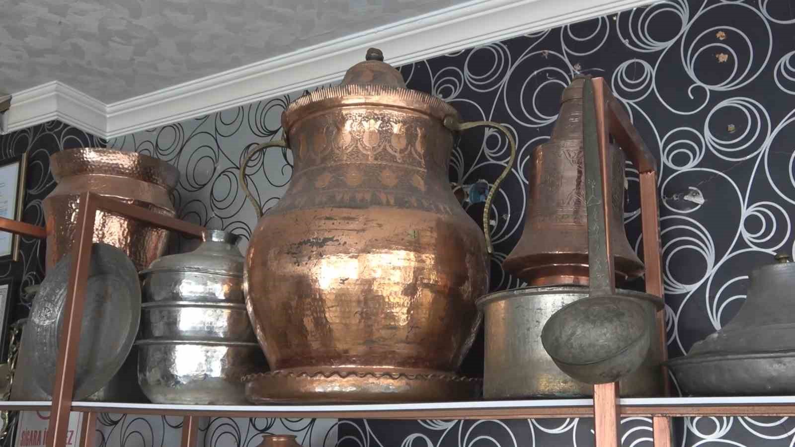 Dev bakraca evladı gibi bakıyor