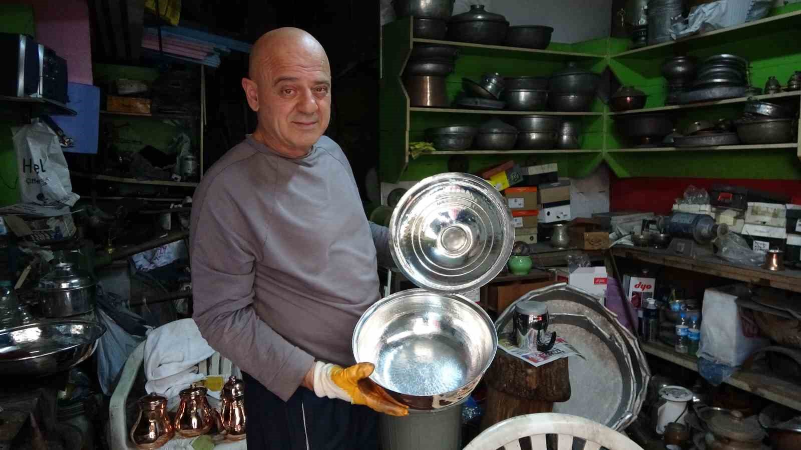 Dev bakraca evladı gibi bakıyor