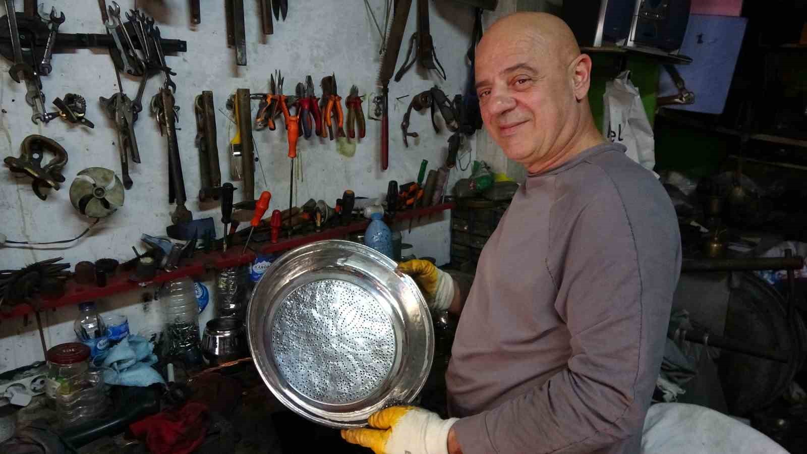 Dev bakraca evladı gibi bakıyor