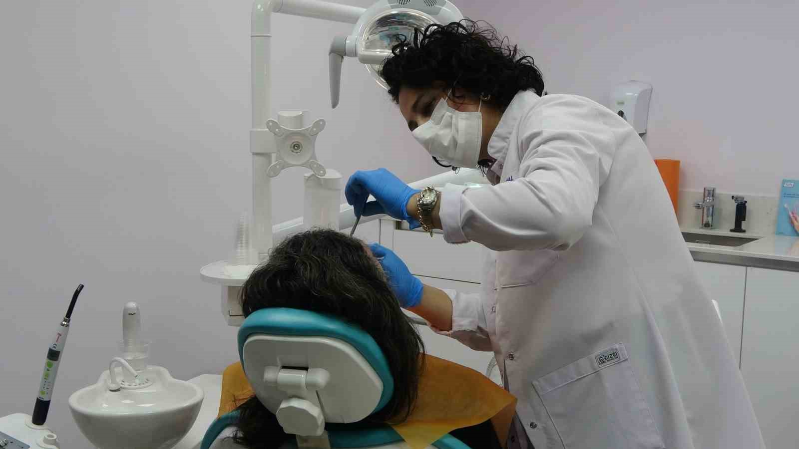 Geleceğin diş hekimleri yapay zeka destekli eğitimle yetişiyor