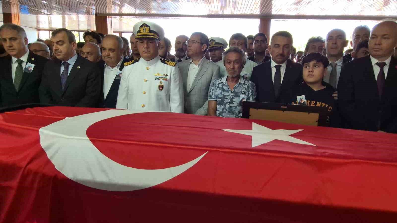 Göçükte hayatını kaybeden madenci memleketi Bartın’da son yolculuğuna uğurlandı